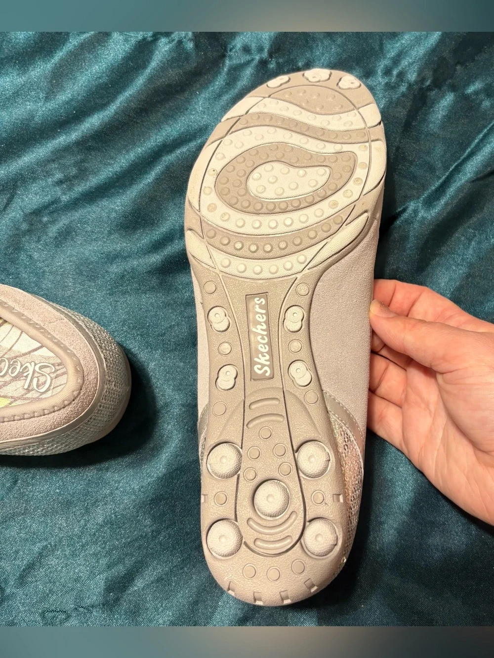 NWOT Skechers Women's Gray Sequined Flats Size 8.5